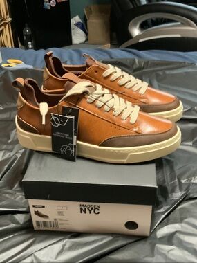 Madden NYC Men’s Tan & Brown Leather Low-Top Sneakers